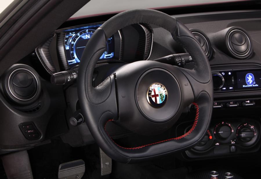 Панель приборов Alfa Romeo 4C (960) 2013 года  (WW) (фото 70 из 77)